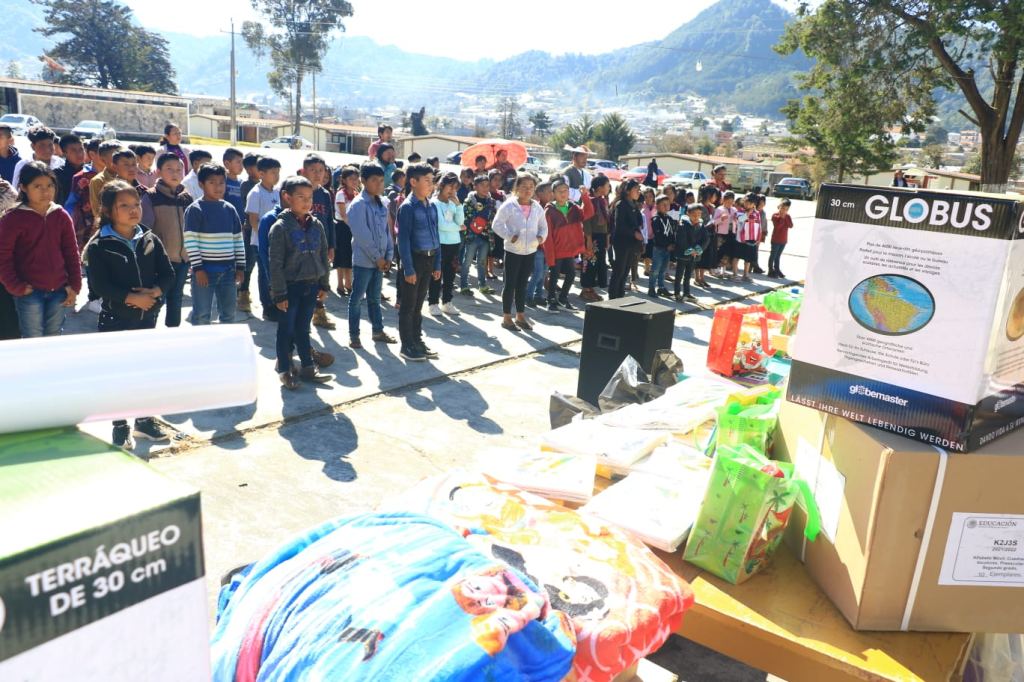 #Chiapas Asiste la secretaria de Educación a honores a la bandera en escuela de&nbsp;#Zinacantán