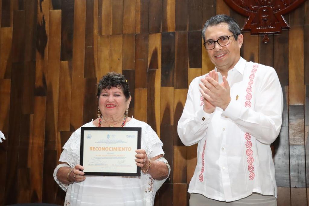 #Yucatán Reconocen a #MaríaLuisaGóngoraPacheco, escritora y promotora de la cultura&nbsp;maya