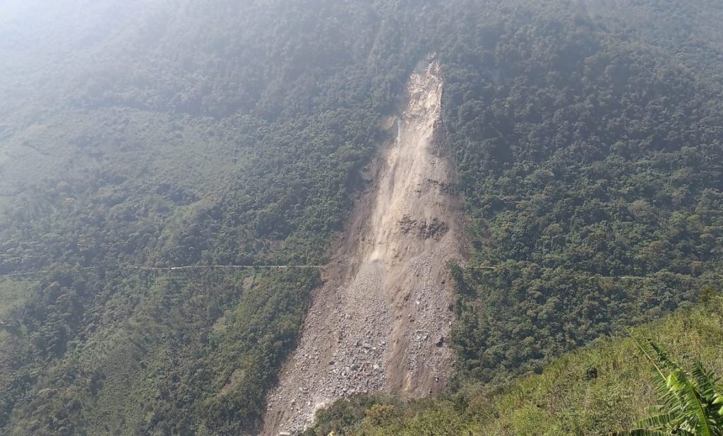 #Veracruz Fuerzas estatales y municipales atienden derrumbe en Mixtla de&nbsp;Altamirano