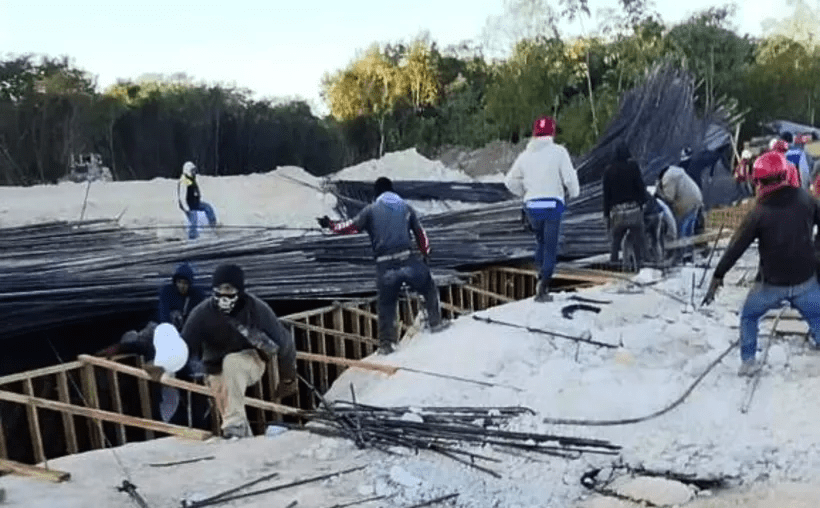 #QuintanaRoo #Bacalar: Reportan dos trabajadores heridos tras desplome en obra del&nbsp;#TrenMaya