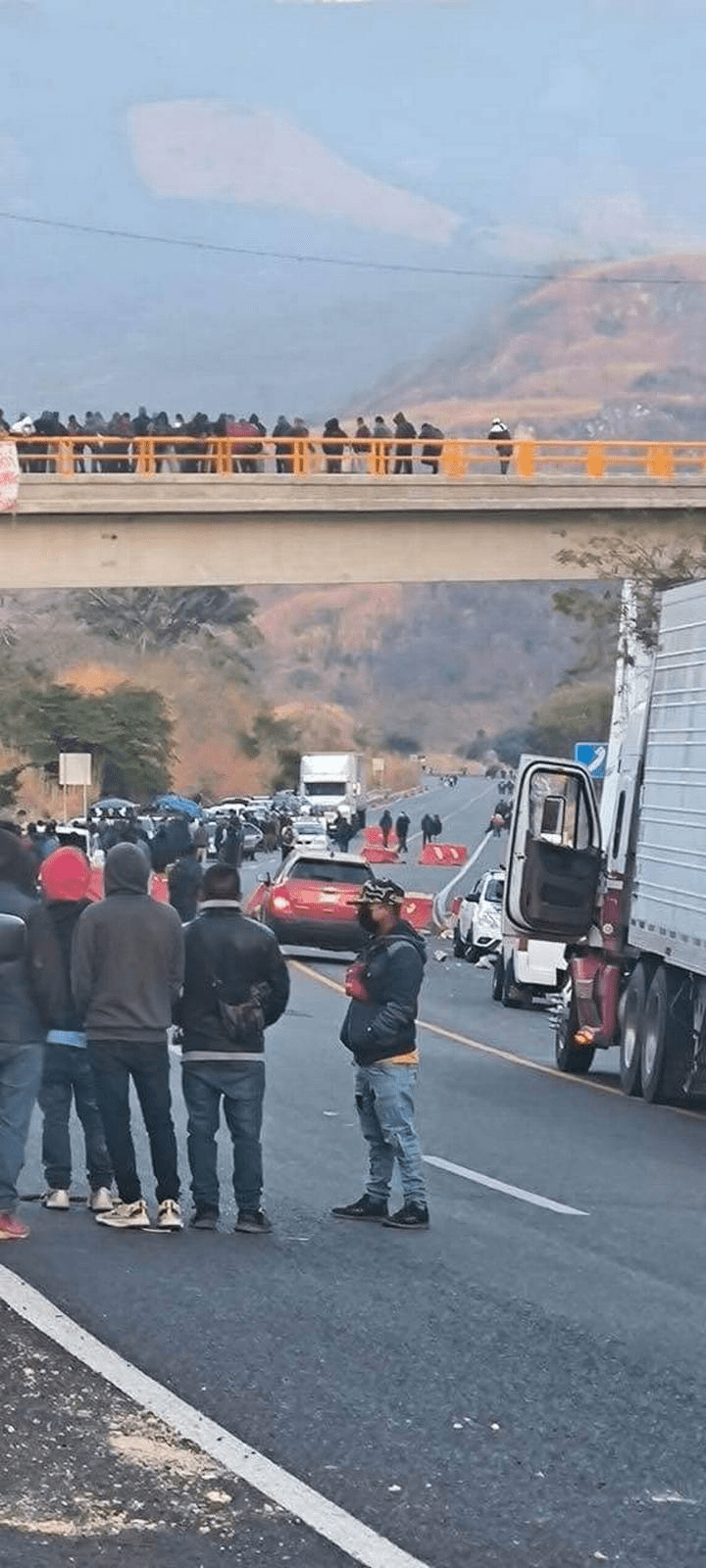 #Chiapas Habitantes de #Mitontic y #AMOTAC crean caos&nbsp;vial