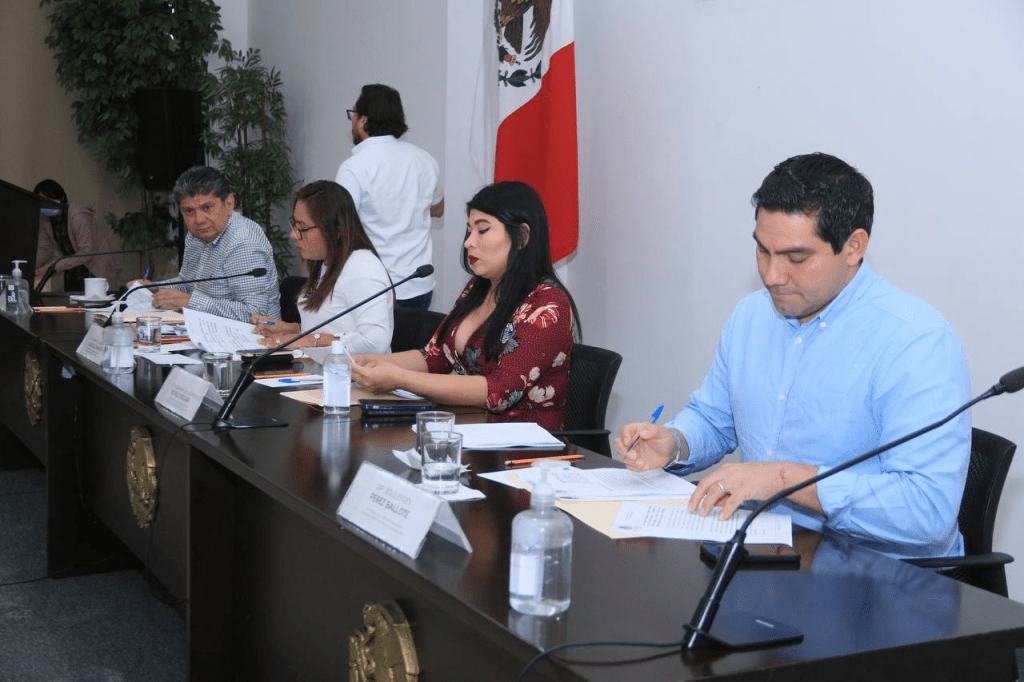 #Yucatán Distribuyen iniciativas a diputados de la comisión de Puntos Constitucionales y Gobernación 