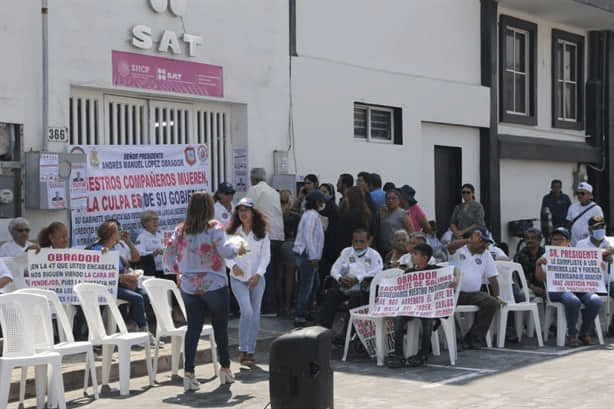 #Vearacruz Se manifiestan exportuarios para exigir les regresen&nbsp;edificio
