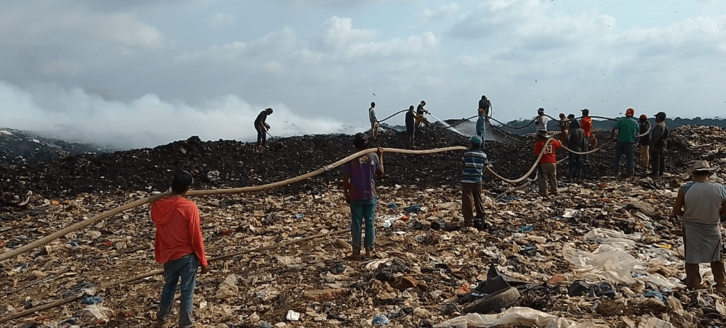 #Chiapas Continúan acciones para mitigar el incendio del basurero municipal en&nbsp;#Tapachula