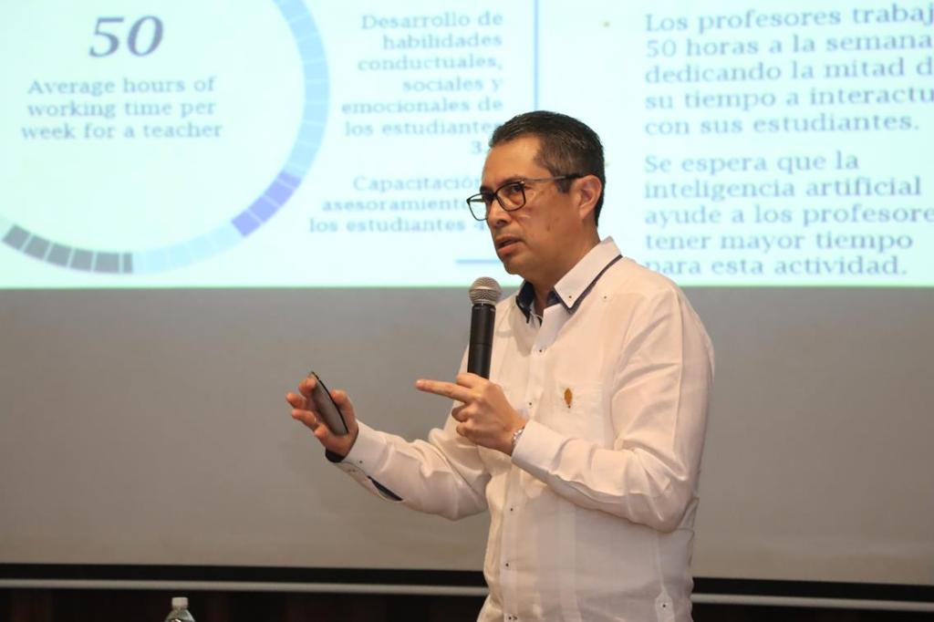 #Yucatán Debemos pensar en nuevas formas enseñanza: #CarlosEstradaPinto