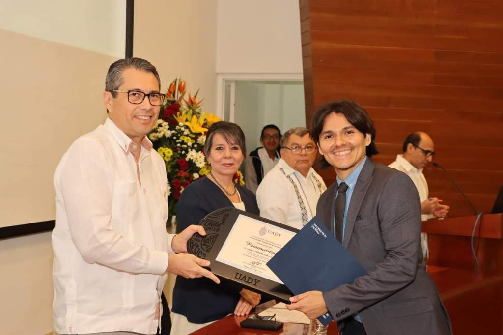 #Yucatán Egresado #UADY obtiene puntuación perfecta en Doctorado en&nbsp;Matemáticas
