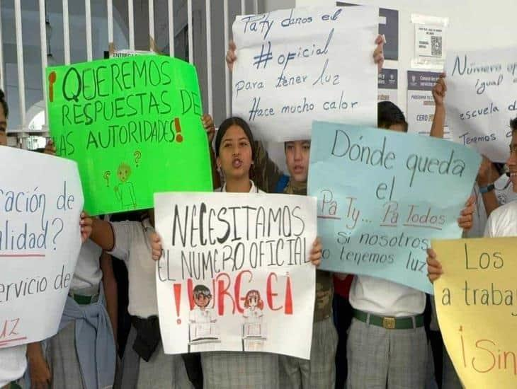 #Veracruz Escuela del estado exigen al ayuntamiento haga tramite para tener&nbsp;luz
