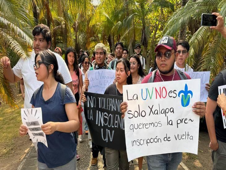 #Veracruz Estudiantes de la #UV se manifiestan contra nuevo modelo&nbsp;educativo