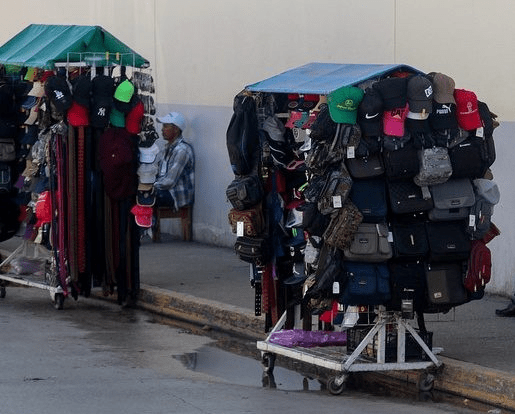 #Campeche Falta reubicación de ambulantes, obstruyen el&nbsp;paso