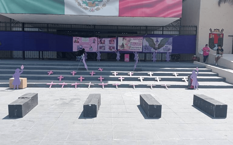 #Chiapas Fundación pinta de morado el Palacio de #Tuxtla por mujeres víctimas de&nbsp;feminicidios