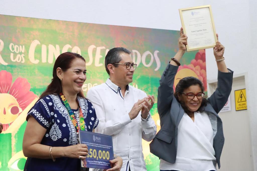 #Yucatán El Premio Nacional de Periodismo #FILEY abona a la prevalencia de la profesión,&nbsp;#YanetAguilar