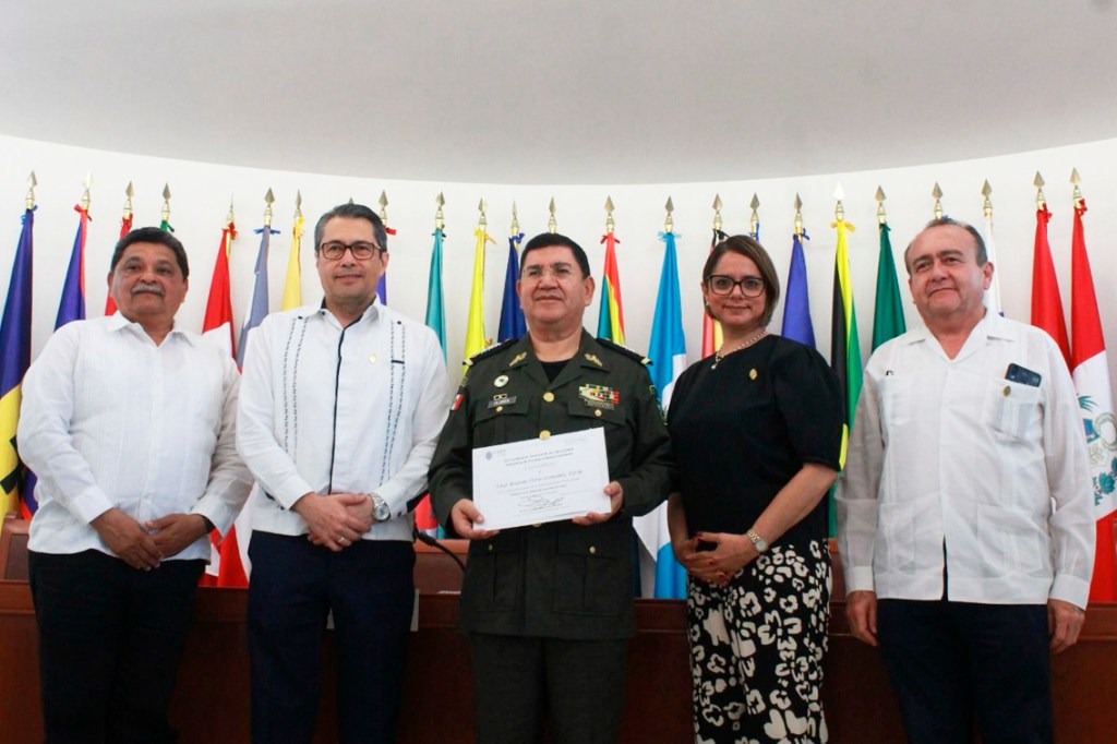 #Yucatán La #SEDENA es un factor de cohesión con la sociedad mexicana, General&nbsp;#RicardoFlores