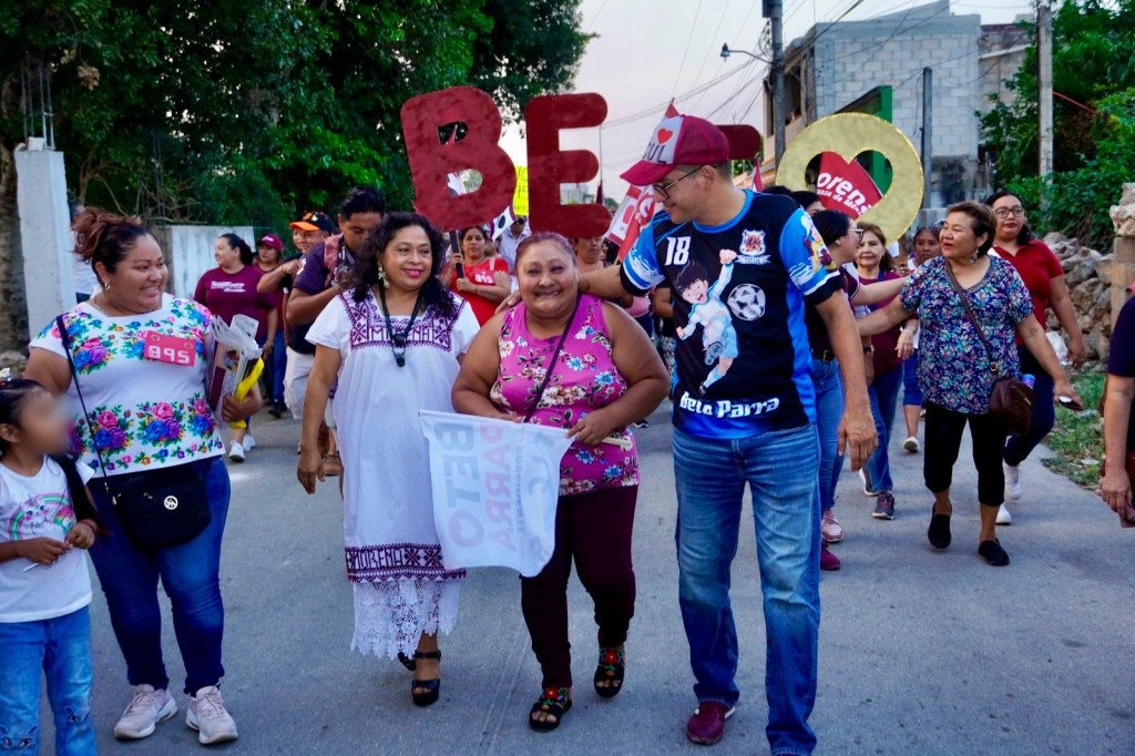 #Yucatán Reciben vecinos con gran algarabía a #BetoParra, en el Barrio de&nbsp;Santiago