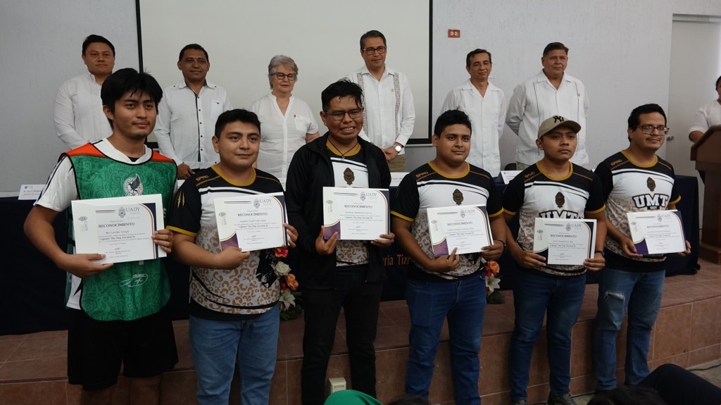 #Yucatán Reconocen a alumnos #UADY de la Unidad Multidisciplinaria #Tizimín