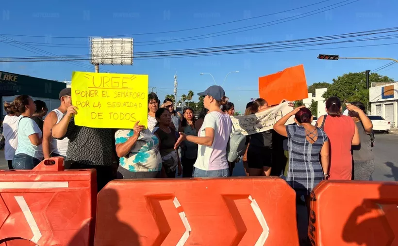 #QuintanaRoo #Cancún: Vecinos de la Región 94 bloquean la #LópezPortillo; exigen&nbsp;semáforos
