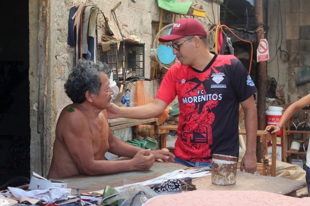 #Yucatán #BetoParra convive con los zapateros de&nbsp;#Ticul