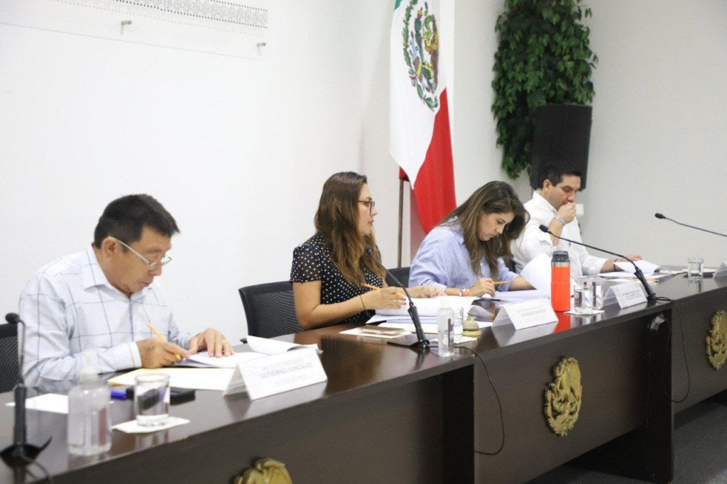 #Yucatán Distribuyen y analizan diversas iniciativas en comisiones 