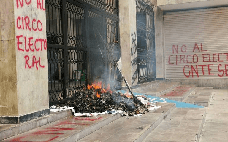 #Chiapas Manifestaciones de docentes en #TuxtlaGutiérrez dejan daños y afectaciones a&nbsp;población