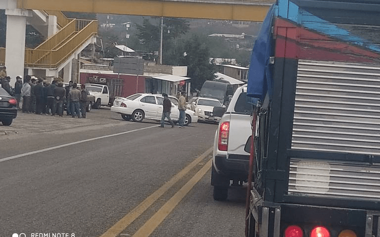 #Chiapas Encapuchados retienen a policías municipales en #SanCristóbaldelasCasas