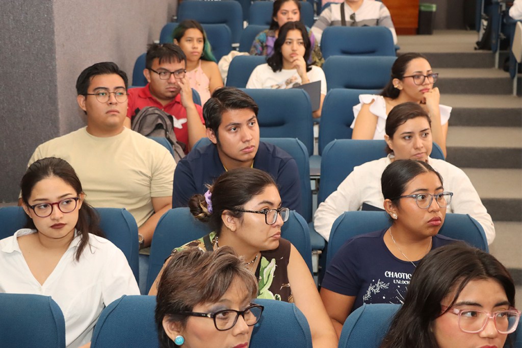#Yucatán 45 estudiantes #UADY reciben apoyos para participar en el Programa&nbsp;Delfín