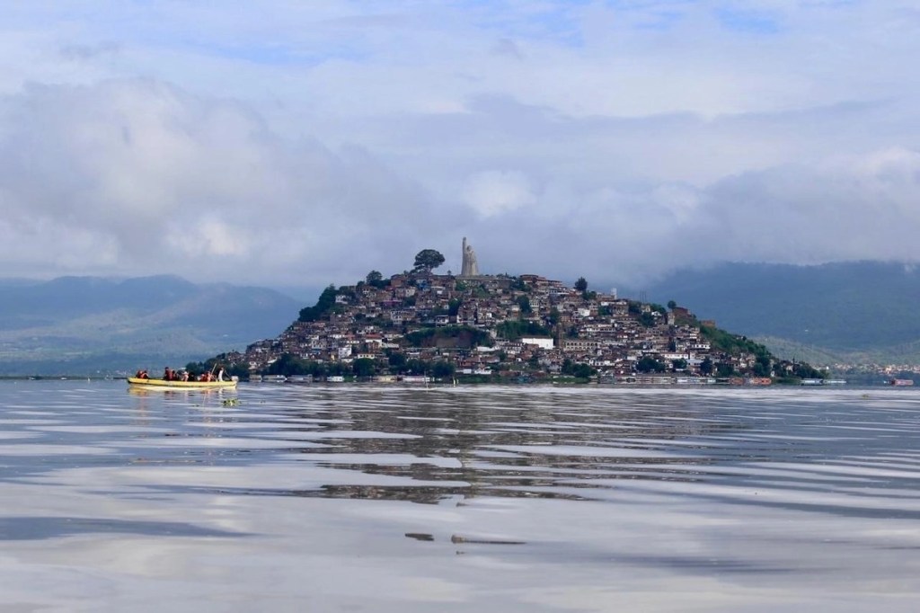 #Michoacan Descubren tres manantiales en zona de rescate de la cuenca del lago de&nbsp;Pátzcuaro