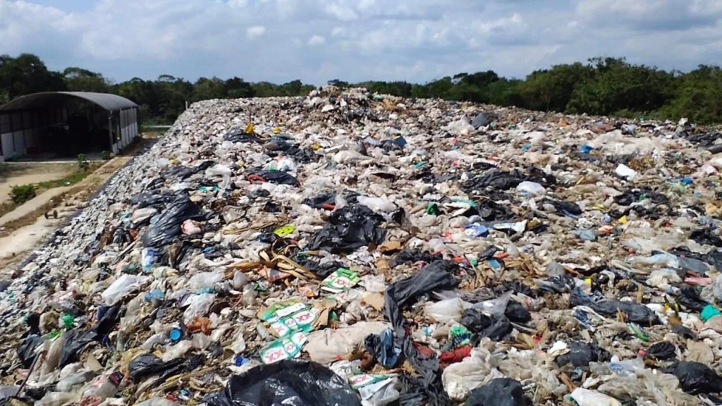 #QuintanaRoo Continúa saneamiento del relleno sanitario clausurado en&nbsp;Tulum
