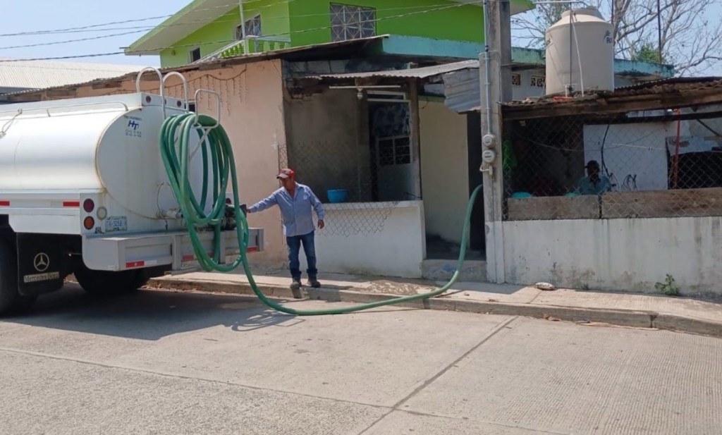 #Veracruz Mantienen en Cazones abasto de agua a través de pipas