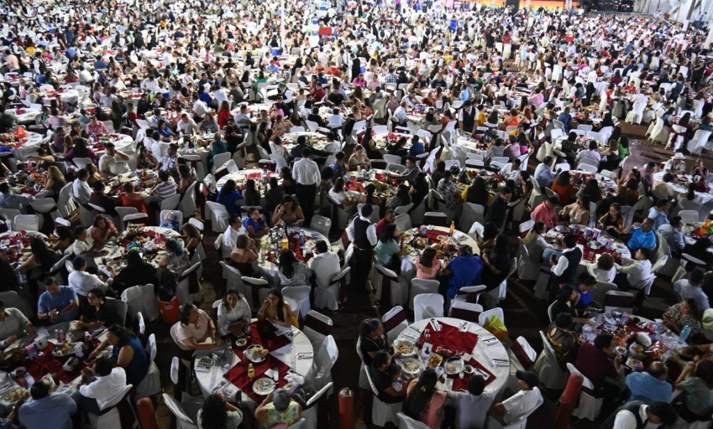 #Veracruz Reconoce Gobierno de Coatzacoalcos a más de 4 mil&nbsp;maestros