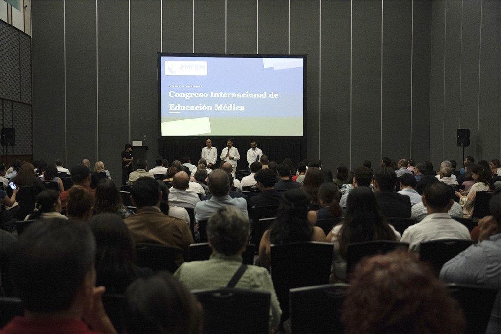 #Yucatan Congreso AMFEM fortalece redes globales para transformar la educación médica