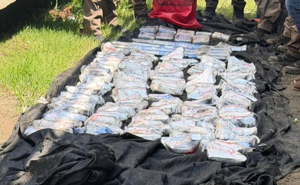 #Chiapas Aseguran 108 armas y cocaína en pensión de tráileres en Tapachula