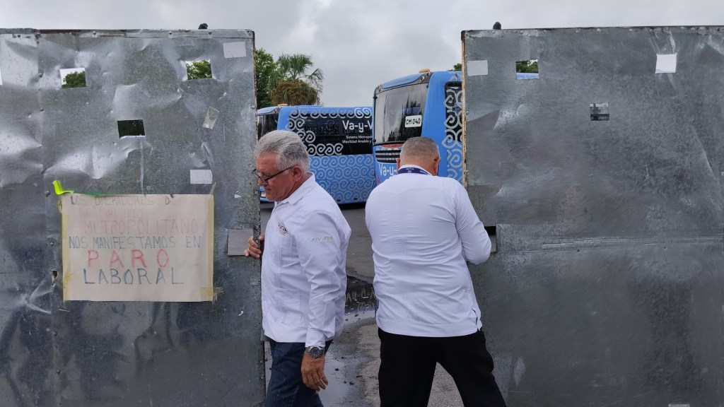 #Yucatan Operadores de Circuito Metropolitano entregan unidades, pero advierten que el paro sigue
