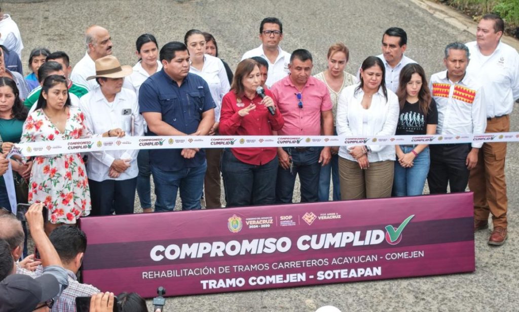 #Veracruz Entrega Rocío Nahle 24 km de carretera en la Sierra de&nbsp;Soteapan
