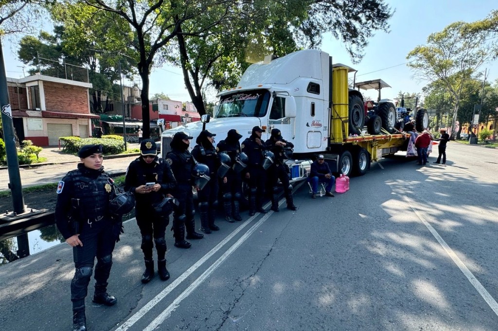 #Mexico Tras diálogo con Gobernación, cancelan transportistas cierres carreteros para hoy