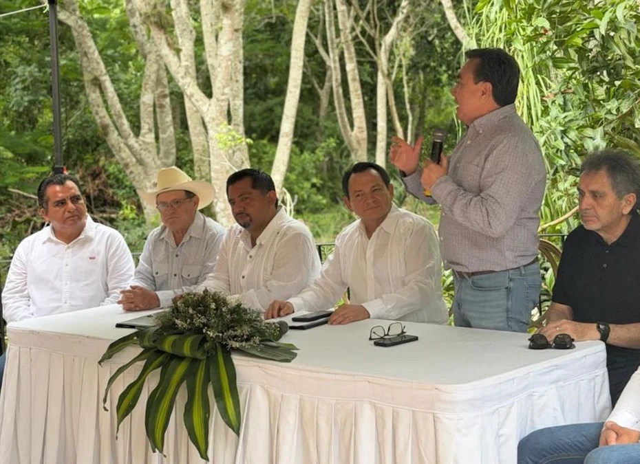 #Yucatan Díaz Mena se reúne con empresarios para impulsar el desarrollo turístico de&nbsp;Valladolid