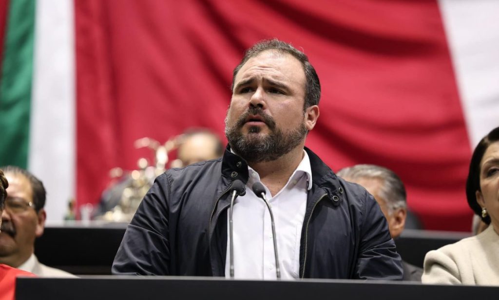 #Veracruz Denuncia diputado intentos de imponer constructoras a comités escolares