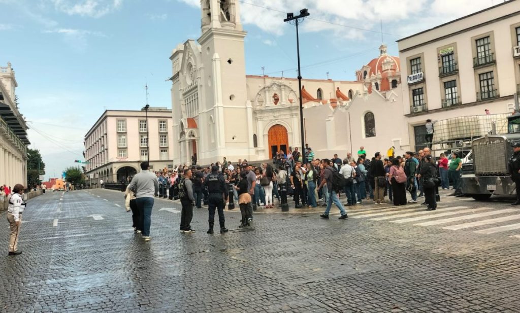#Veracruz Sismo de magnitud 6.8 en Chiapas; en Xalapa desalojan oficinas