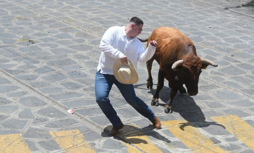 #Veracruz Suman 3 lesionados en capea de toros en Xico
