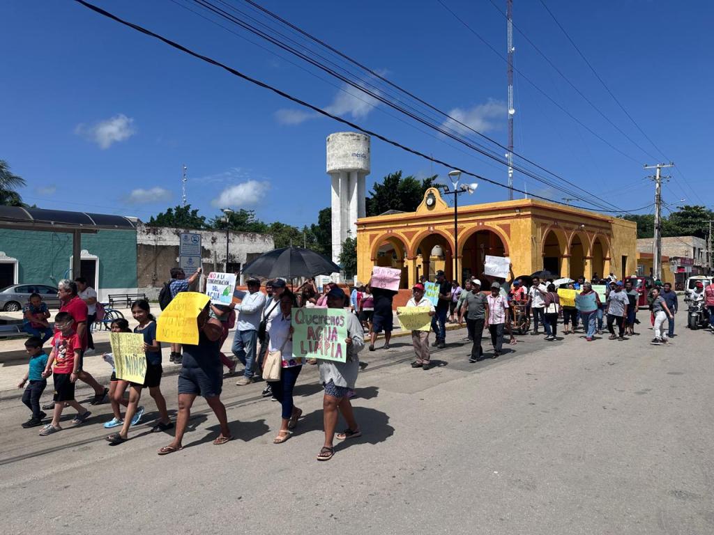 #Yucatan Habitantes de Molas protestan contra granjas y transportes de&nbsp;cerdos