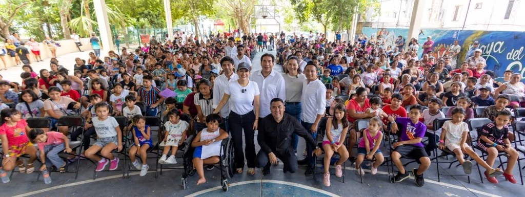 #QuintanaRoo Niñeces de Playa del Carmen y Puerto Aventuras reciben mochilas para el regreso a clases