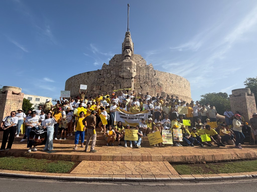 #Yucatan Pintan Mérida de amarillo para promover la prevención del suicidio en&nbsp;Yucatán