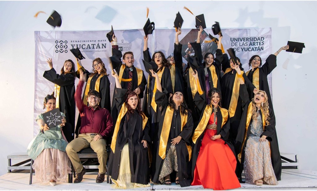 #Yucatan Egresan 83 profesionales de distintas disciplinas artísticas en la UNAY