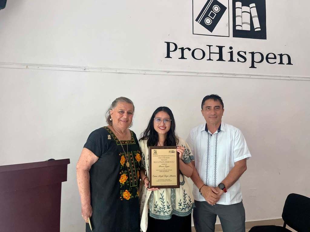#Yucatan La escritora Emma Kuyoc Altamira recibe el 26° Premio de Poesía Peninsular José Díaz Bolio