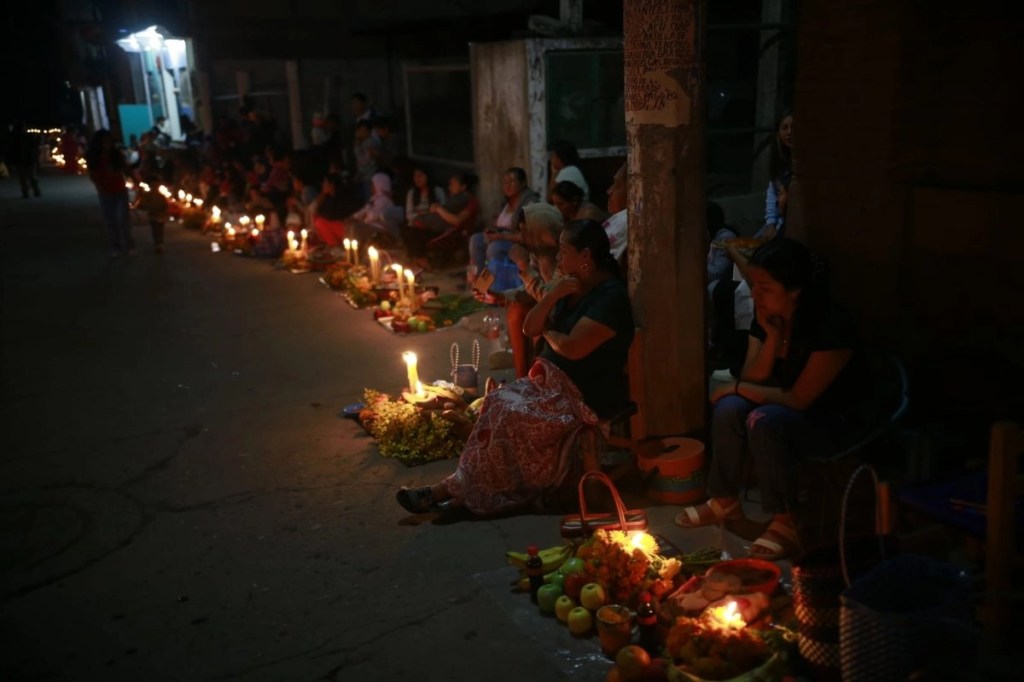 #Guerrero Atlamajalcingo del Río ilumina el camino para recibir a sus&nbsp;ánimas